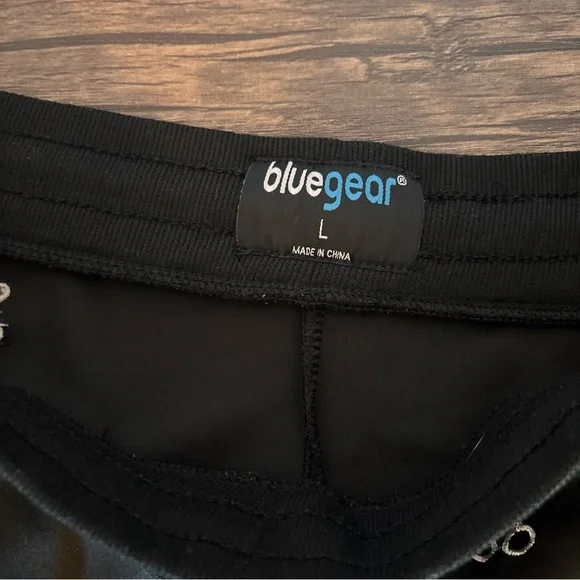 Shorts size large - Picture 3 of 3